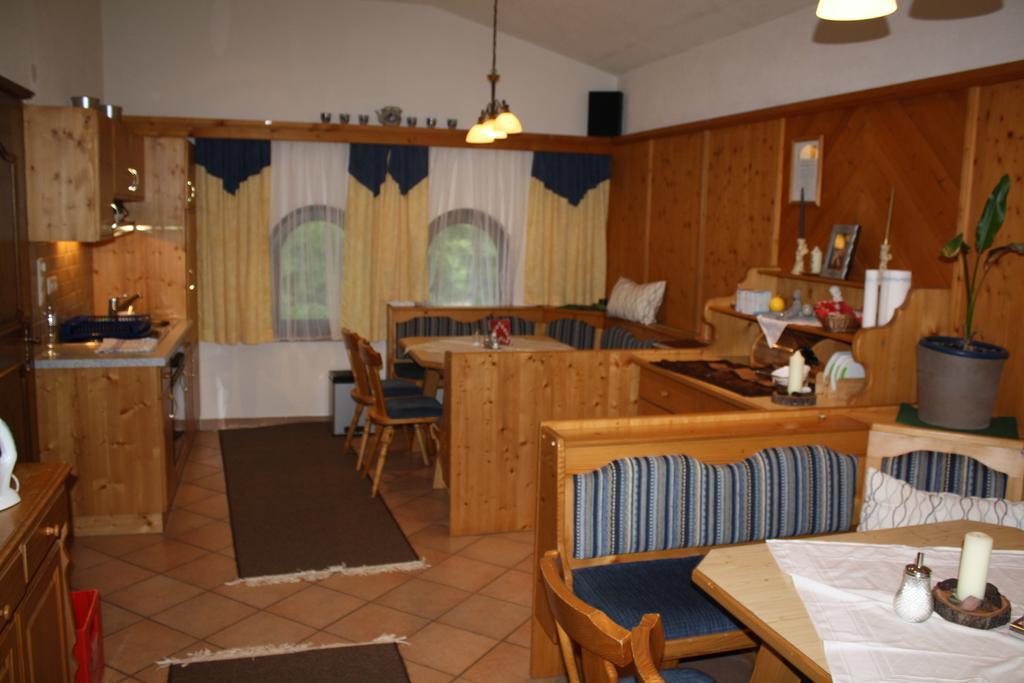 Schwarzenbacher Lungötz Zimmer foto